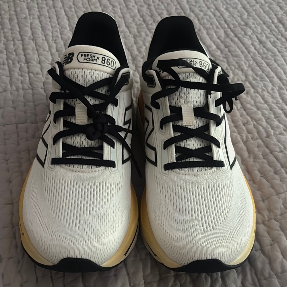 New Balance Fresh Foam 860v14 9.5 men size/11 women Running Shoes